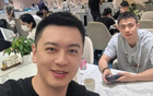 这波偶遇太巧了！杨鸣赵继伟上海一起坐飞机，并互相拍照留念！